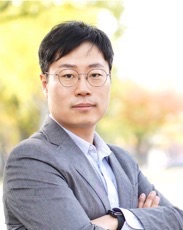 우충완 사진